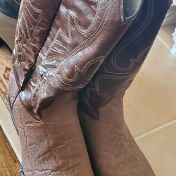 Boots. Man  7.5.  Size 👢 