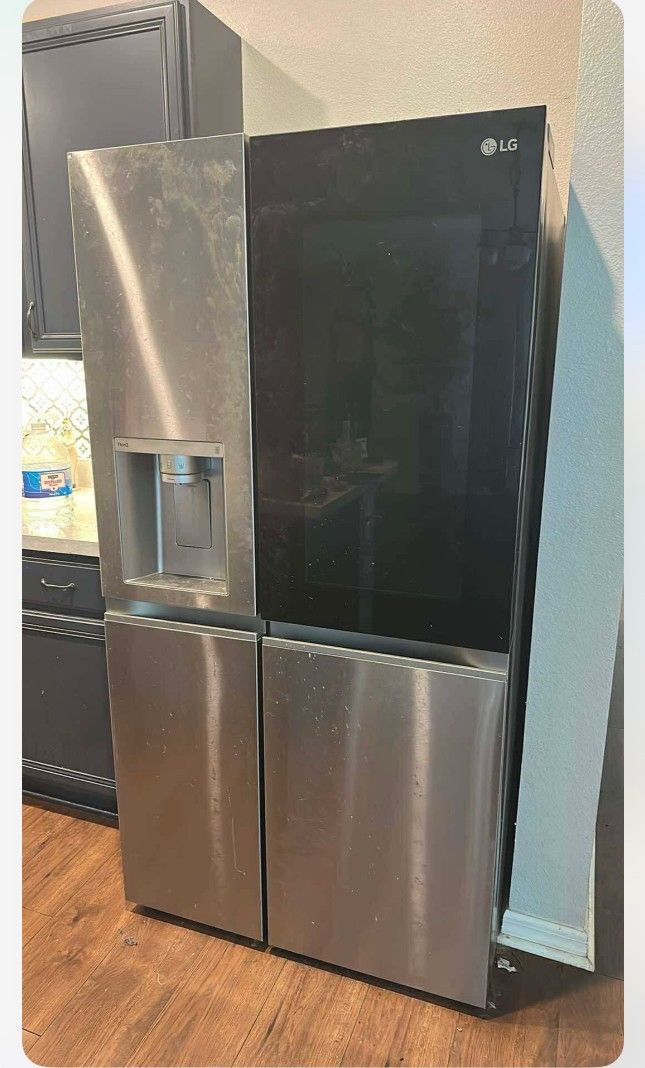 LG Refrigerator- Makes Craft Ice