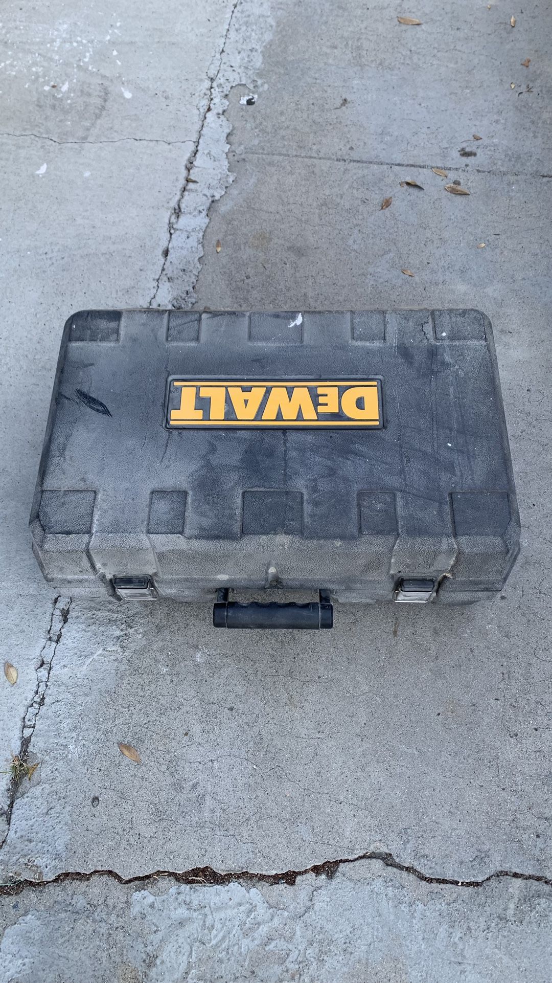 Tool Box DeWalt 15$