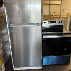 New Kitchen Appliance Set Fridge And Stove 