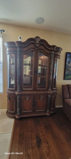 DINING HUTCH