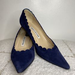 Manolo Blahnik Suede Scalloped Pumps – Size 37 (US 7)
