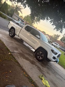 Toyota Tacoma 2017 SR5   V6
