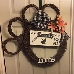 Door Wreath Grapevine 18” Cat Paw