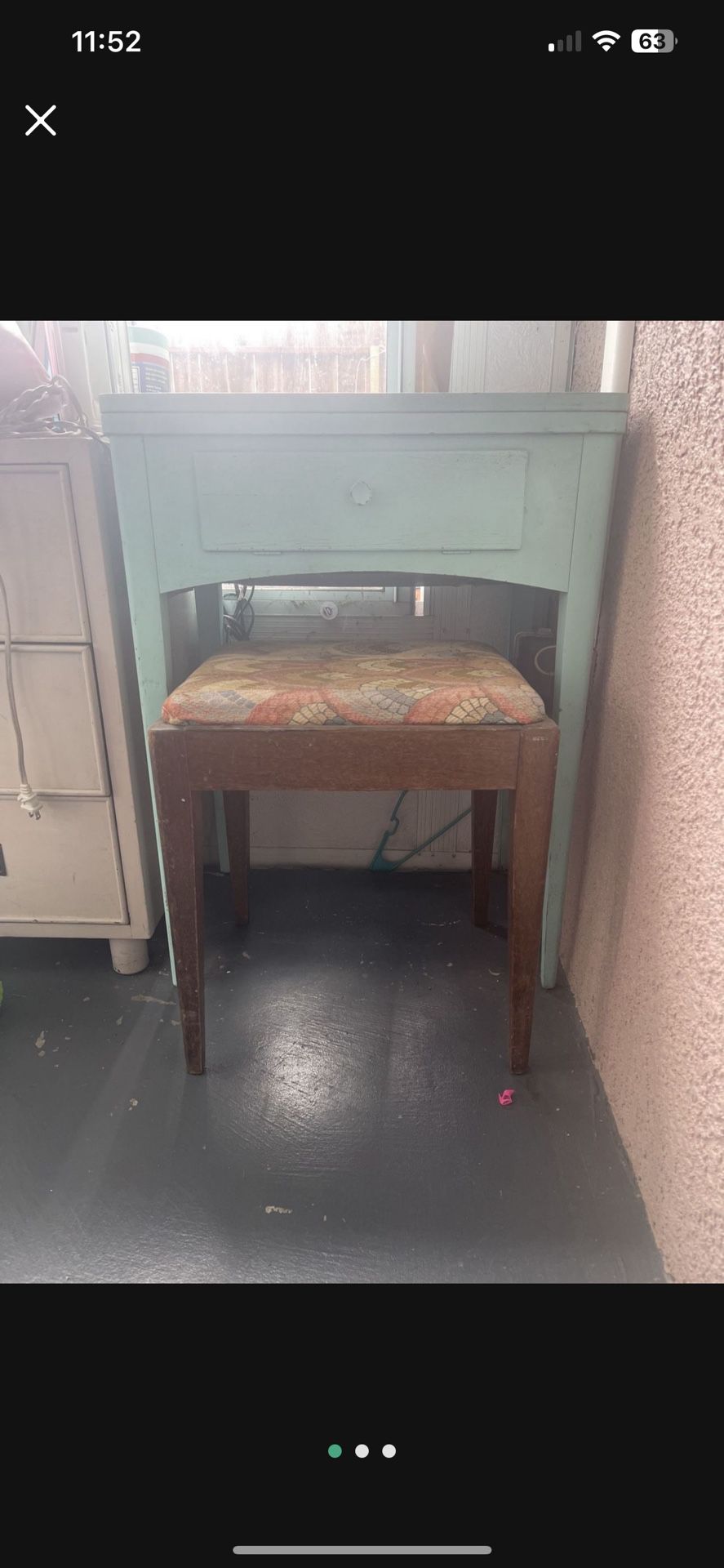 Old Fashion Sewing Machine+ Table/chair