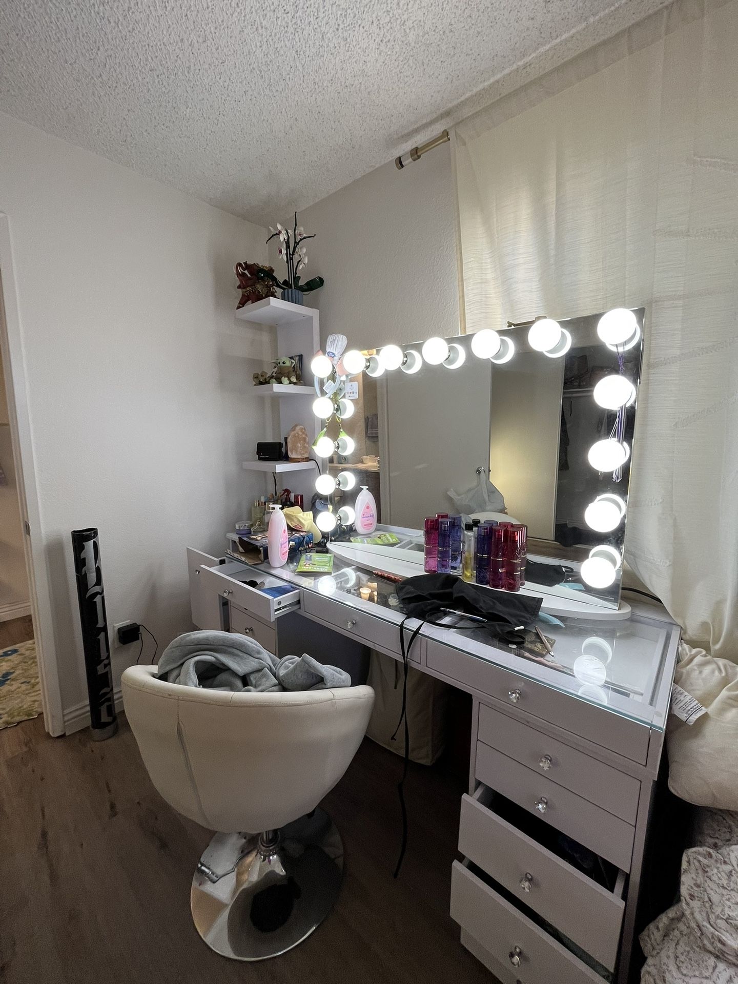 Impressions Vanity With Two Stands