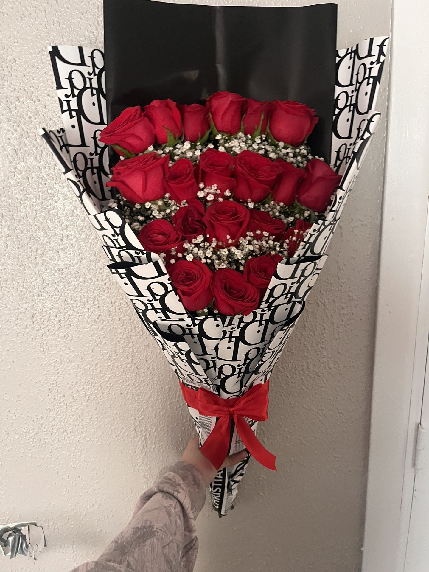 20 Roses Of April Flat Bouquet