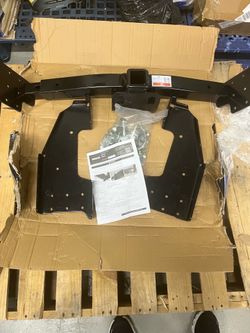 BRAND NEW - REESE Class 3 Multi-Fit Trailer Hitch, 2 In. Receiver