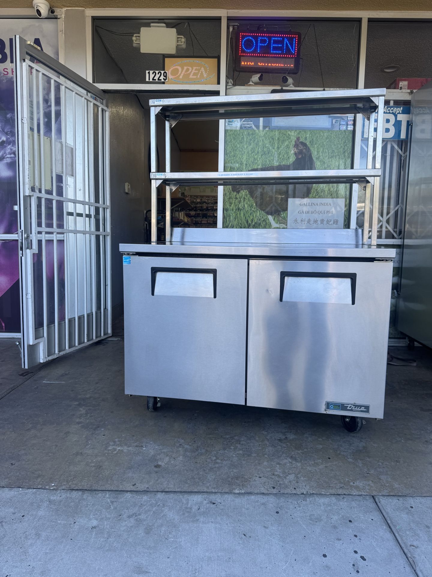 True TWT-48F-HC 48 1/2" W Worktop Freezer w/ (2) Sections & (2) Doors, 115v