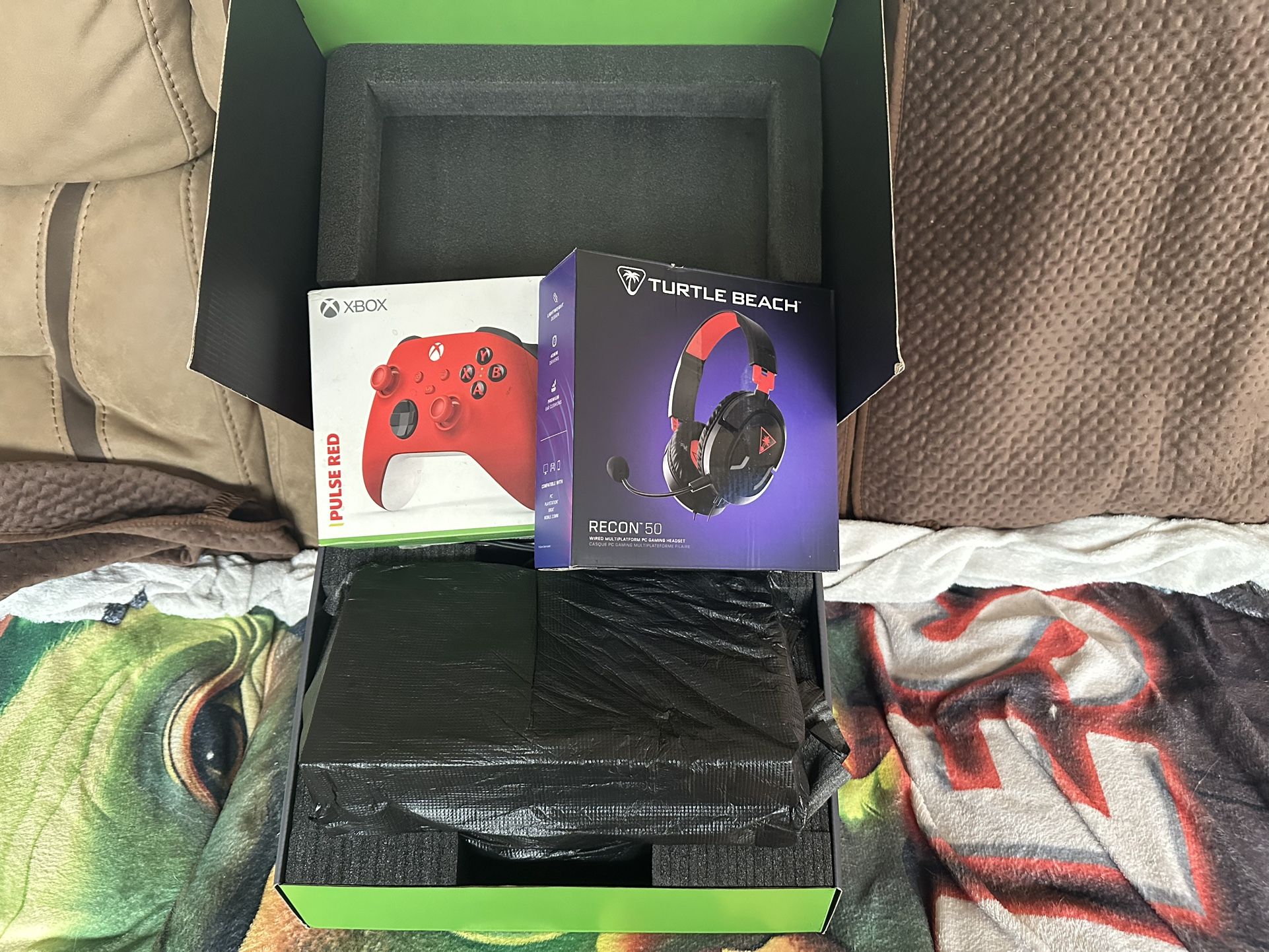 Like New In Box Xbox Series X ( Gamers Set )