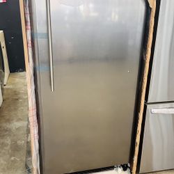 17 Cu Upright Freezer In Stainless Steel- CONVERTIBLE To Fridge