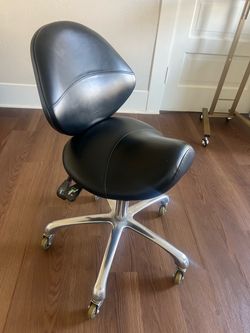 Salon Saddle Chair