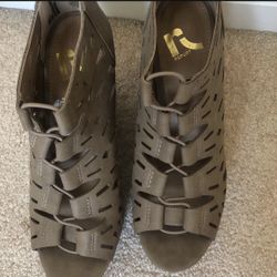 Brand New Never Worn Report Wedge Heels Size 8