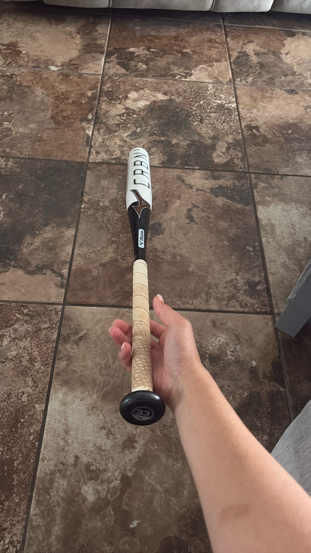 Mizuno F24 CRBN1 Fastpitch Softball Bat 33’ -10