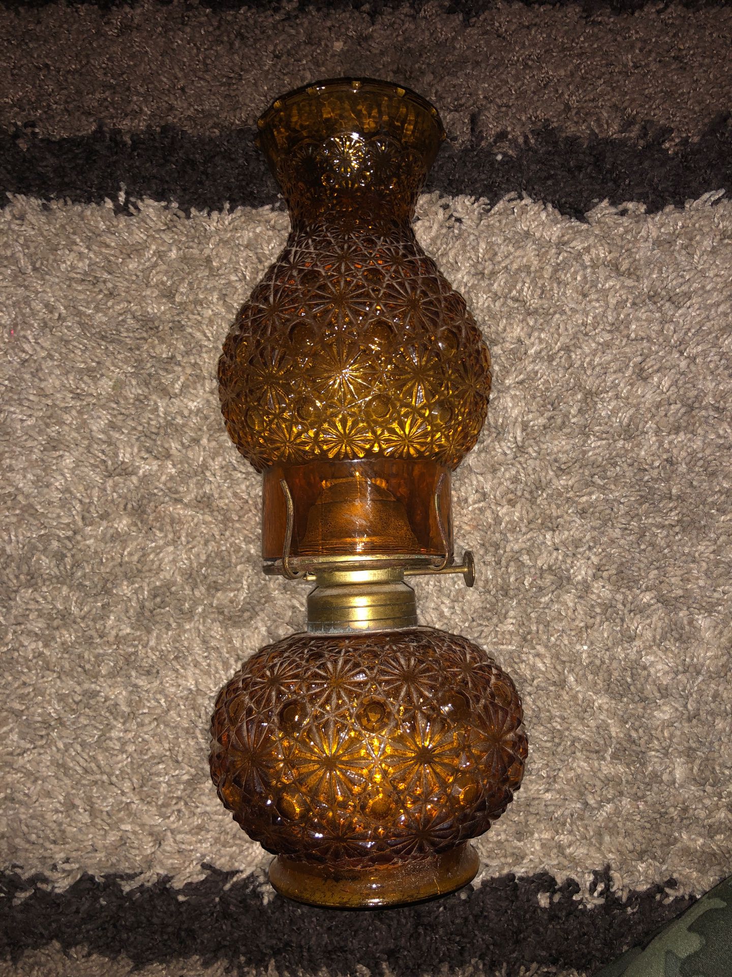 Antique LG Wright EAPG Daisy & Button pattern amber oil lamp