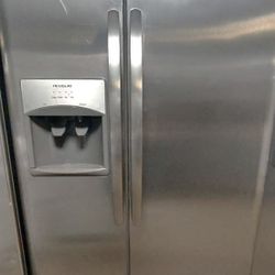 New Frigidaire 26 Cu Ft Side by Side Fridge