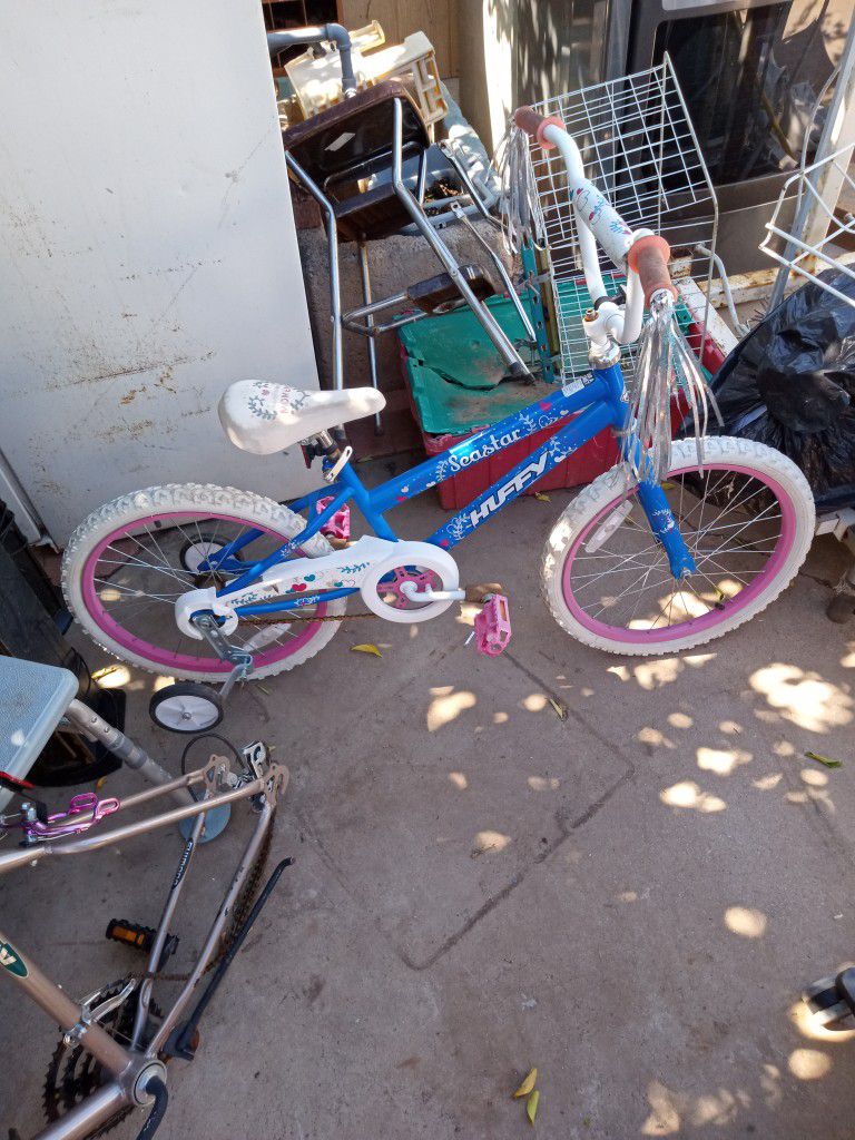 Youth Girl Bike With Training Wheels Has Flat Tires