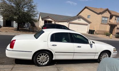 Lincoln town car
