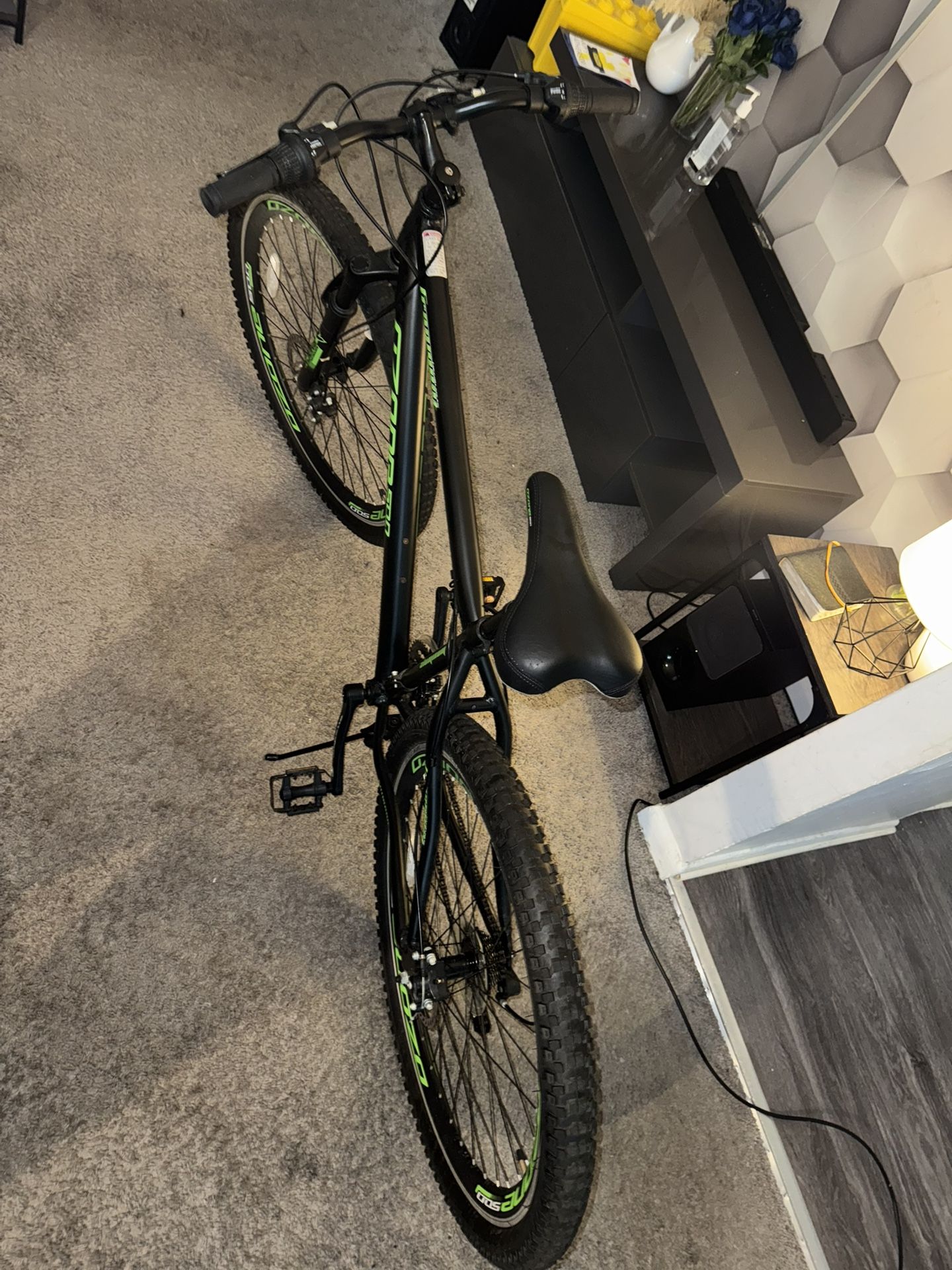 Basically NEW OZONE 500 Mountain Bike