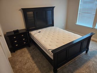 Queen Bed w/ Adjustable Base, Remote & Mattress – $3999