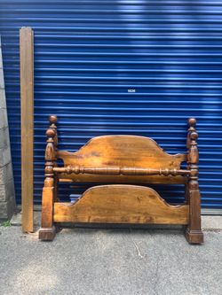 FULL/QUEEN cannonball solid oak bed set