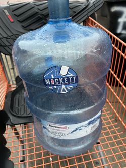 5 gallon water container $3cash pick up