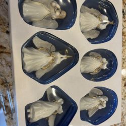 VINTGE  6 PORCELAIN With Gold trim Angels