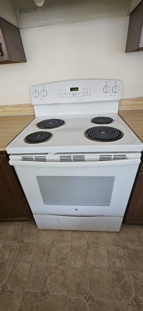 Appliances, Refer, D/W, and Stove