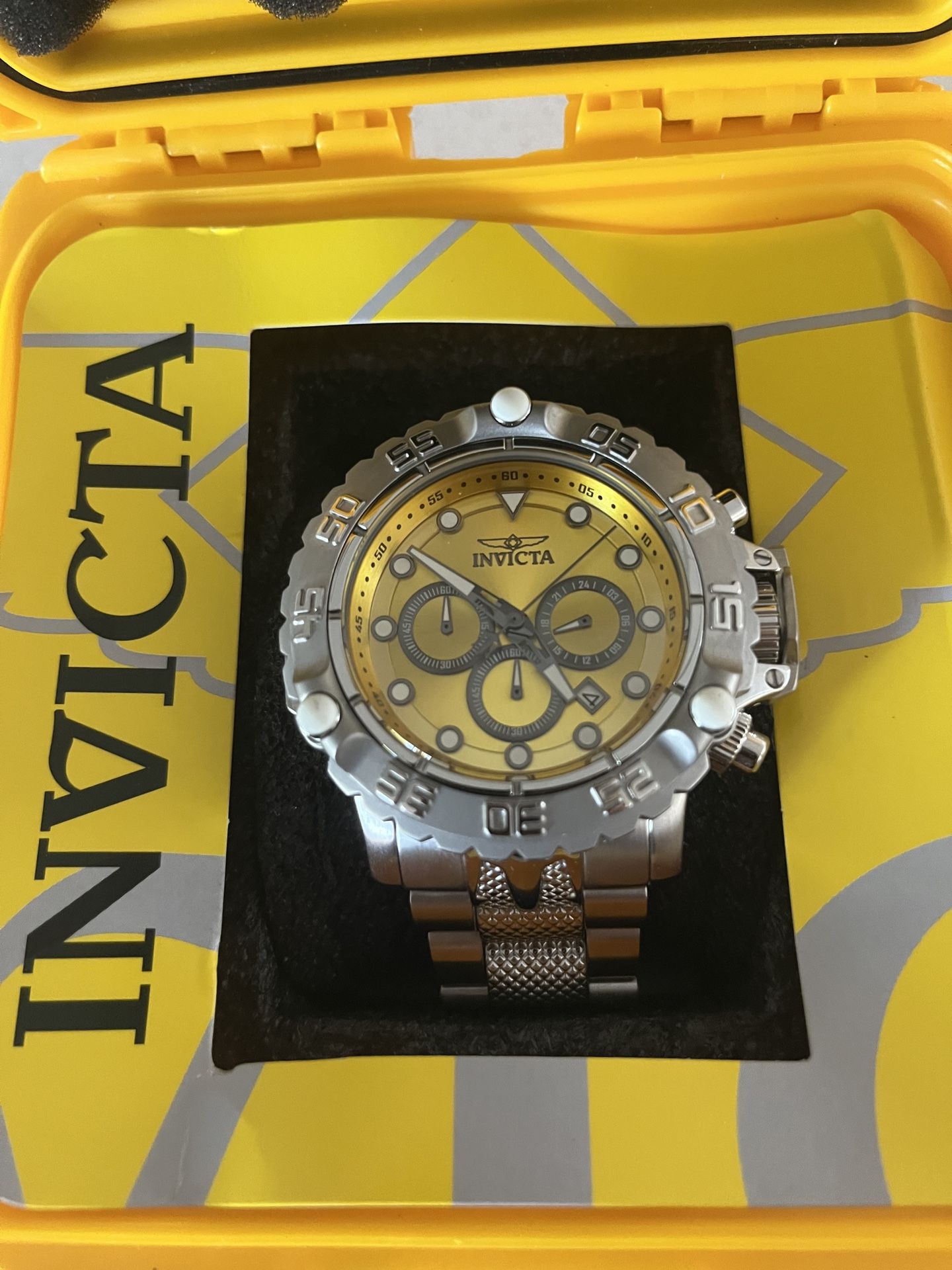Mens New Rare Heavy Yellow & Silver Invicta Watch 