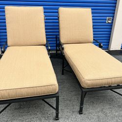 Brown Jordan Lounge Chairs And Table