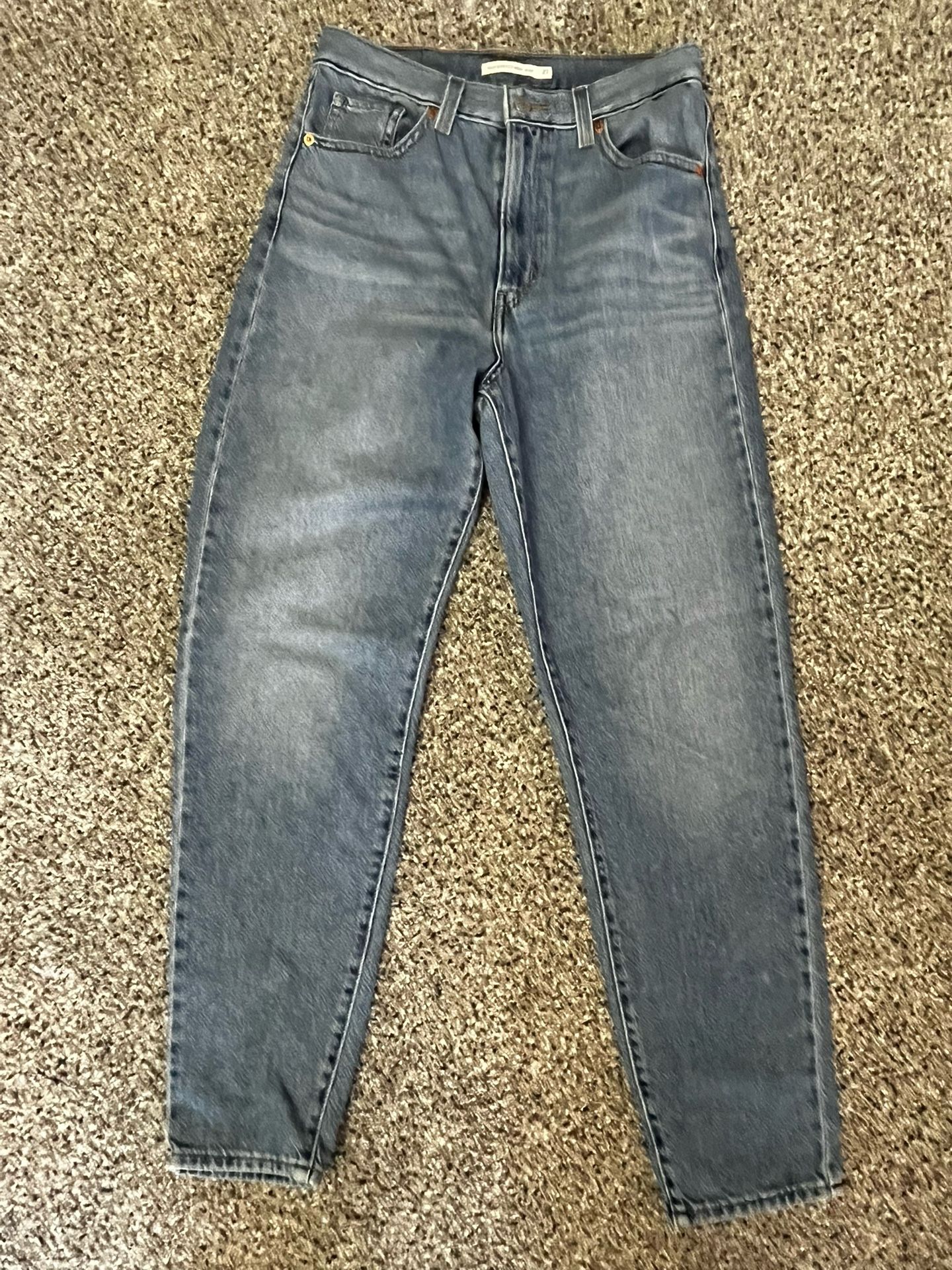 Levi High Wasted Mom jeans