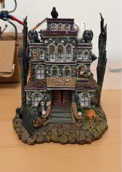 2004 Hawthorne Munsters Halloween Village Houses