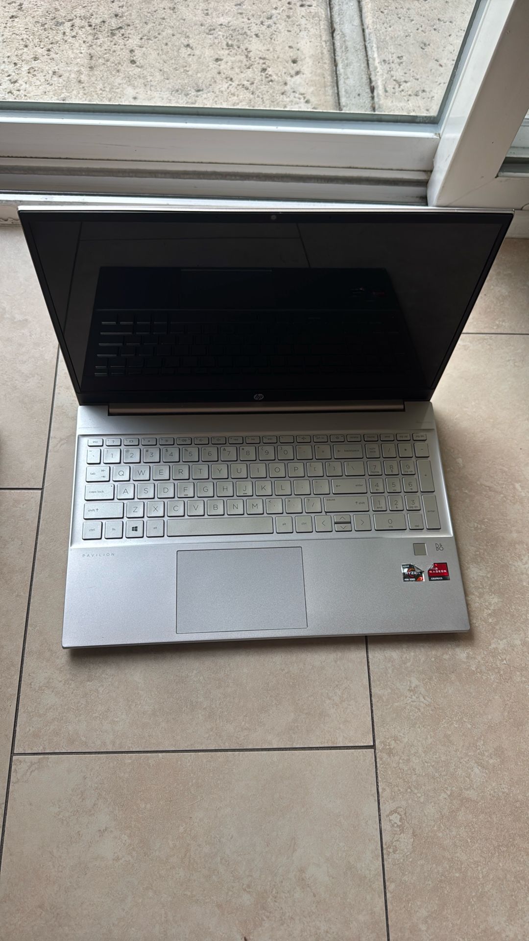 HP Pavilion 16 Silver FHD+ 3.3 GHz Ryzen 7 4700U 16GB 225GB Excellent