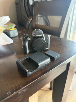 Canon M50