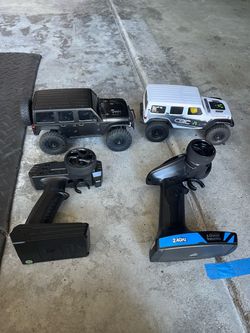 Axial 1/24 scx24 and arris RC Jeep Rubicon Crawler Trucks with Controllers – Lot of 2