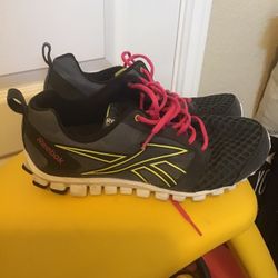 Womens Sz 9 Reebok Real flex Athletic Shoes, Like New 