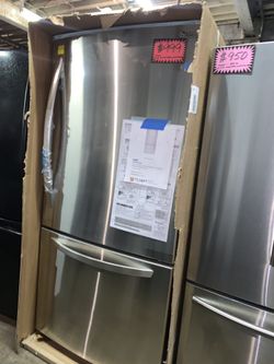 New LG 24cu ft. Bottom freezer refrigerator with 6 monthd warranty