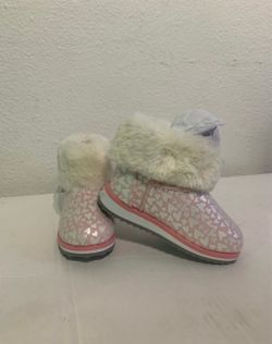 Pink kids boots warm lining faux fur size 8. (B)