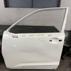 2025 SUBARU FORESTER LEFT FRONT DOOR OEM USED 