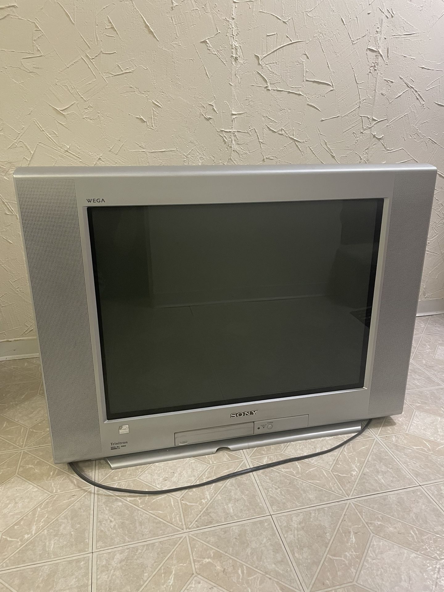 Sony Trinitron Color TV KV-27FS120 With Remote Control