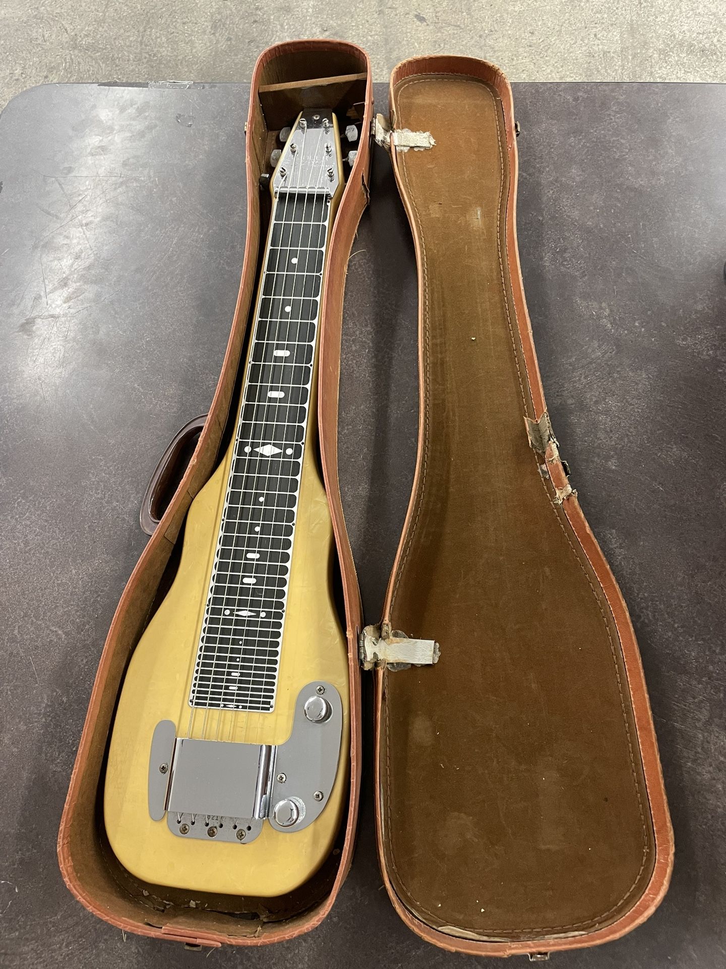 Fender Champion Lap Steel Guitar - Vintage Yellow Pearloid