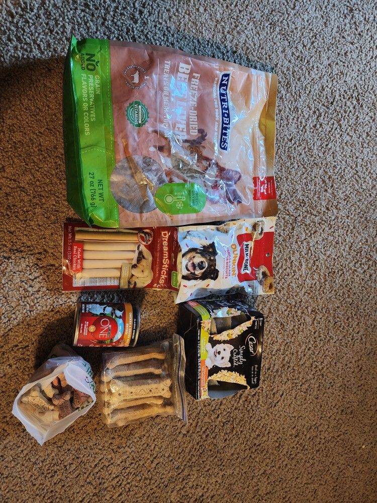 Dog and Cat Treats 27oz (766g) (Pack 1 is new, but there was a hole in the front which was glued with tape) Best by 12/15/2026 + Milk-Bone Dunkin’ Van
