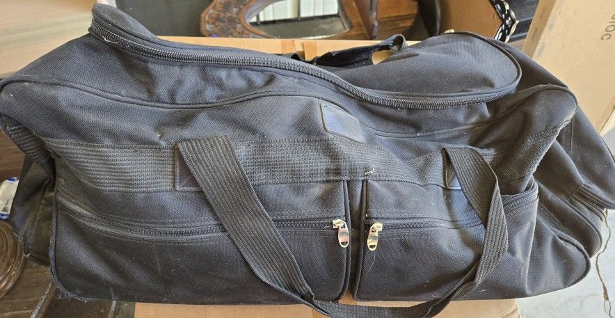 Large (30"L X 15" H X 12"W) Rolling Duffel With Telescoping Handle