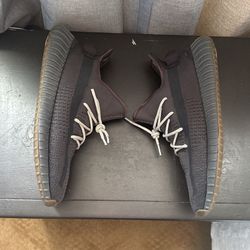 Yeezy 350 black cinder SIZE 11.5