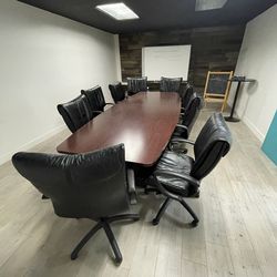 Conference table with leathers chairs (9)