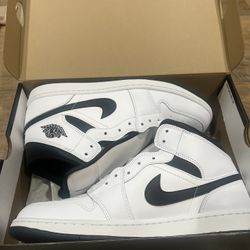 Air Jordan 1 Mid White/Black