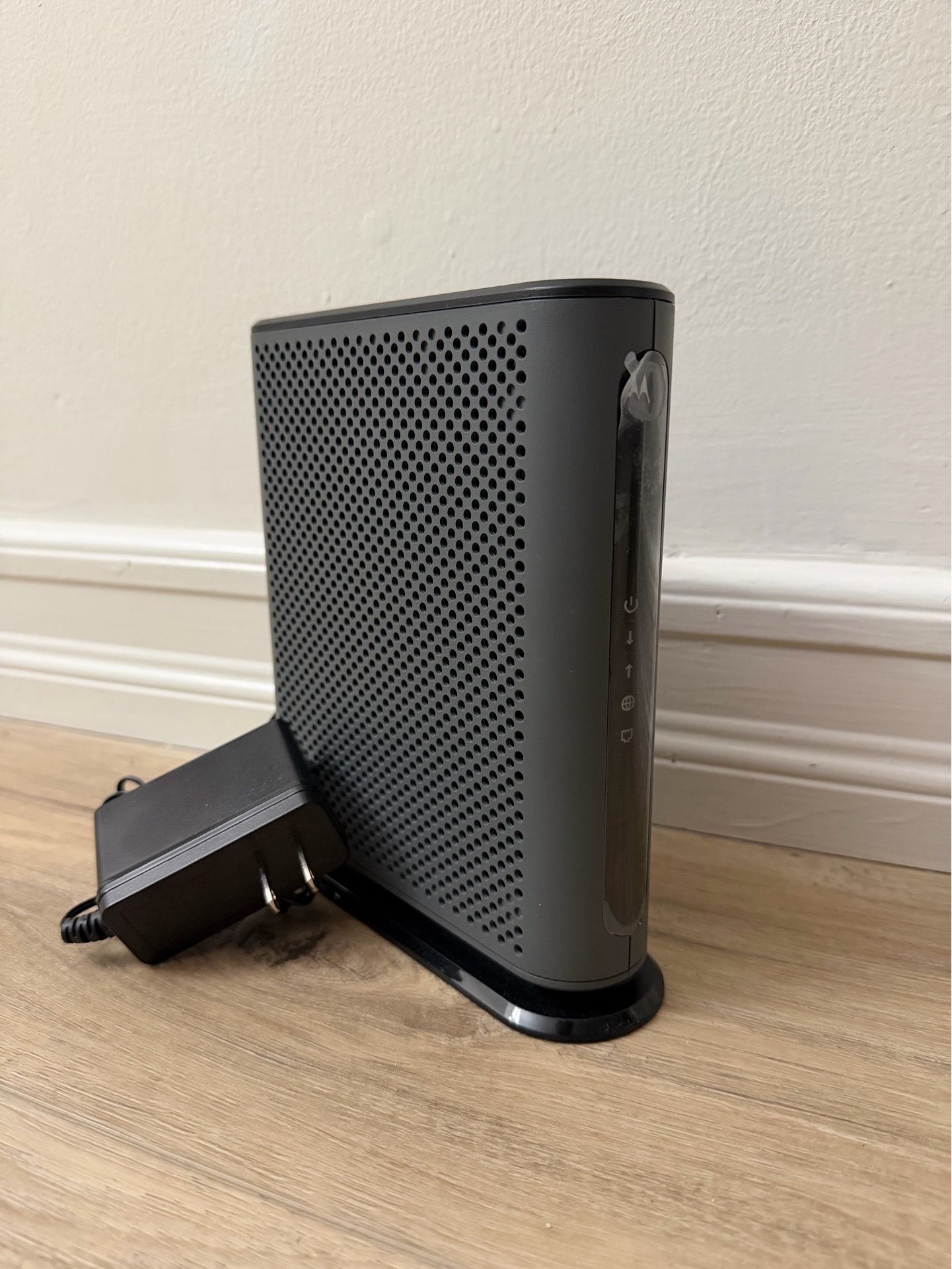 Motorola MB8611 DOCSIS 3.1 Multi-Gig Cable Modem 2.5GBps