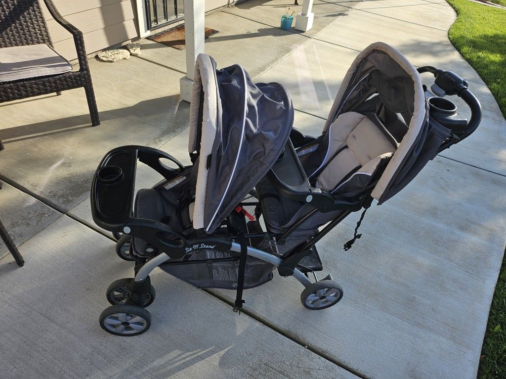 Baby Trend Double Sit N stand Stroller Great Condition 