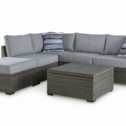 4-PC Outdoor Sectional Set - Never Used Still in Box