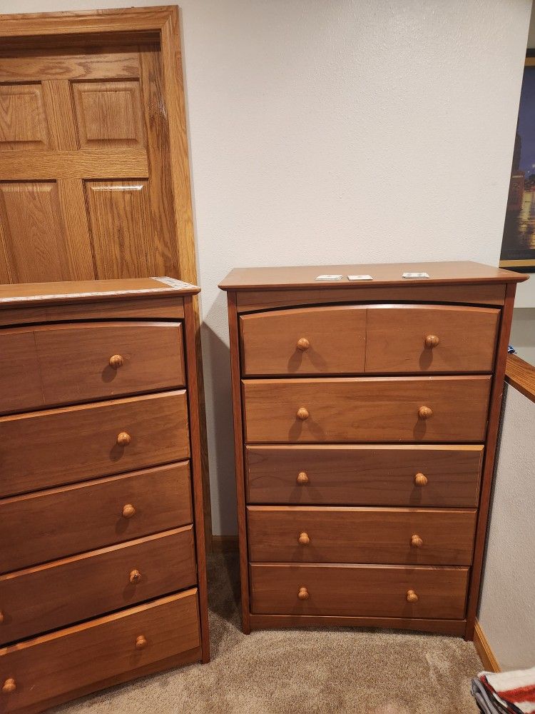 Dresser - 5 Drawer Chest